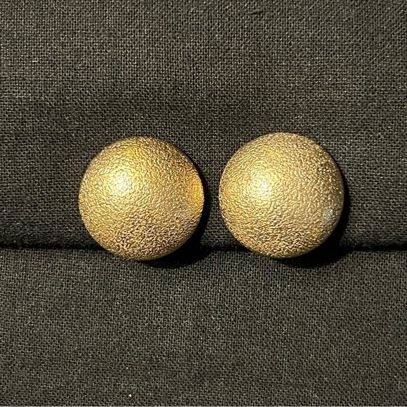 Vintage Emmons Dome Earrings - Picture 2 of 10